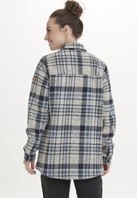 Geruite flanellen shirt in grijs, blauw en marineblauw. Voorzien van een klassieke kraag, lange mouwen en een knoopmanchet, met een rugpand detail.