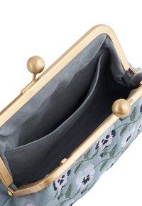 Modrý látkový psaníčko s květinovou výšivkou, rámem z kovu ve zlaté barvě a zapínáním na sponu. Vnitřek je podšitý šedou látkou a má malou kapsu.