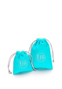 Due borse in tessuto turchese con chiusura a cordoncino. Ognuna presenta il logo "Elli" in lettere bianche, con una texture liscia e una finitura morbida.