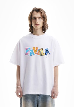 FAVELA MULTICOLOR PATCH UNISEX - Potiskana majica - white