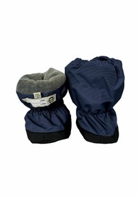 Căciuli impermeabile bleumarin cu căptușeală gri din fleece, manșete elasticizate și tălpi negre din cauciuc; textură moale și design flexibil.