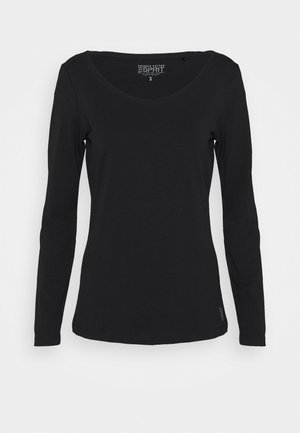 Zwarte langslavige shirt gemaakt van biologisch katoen. Heeft een ronde hals en een aangesloten silhouet met een label aan de zijkant.