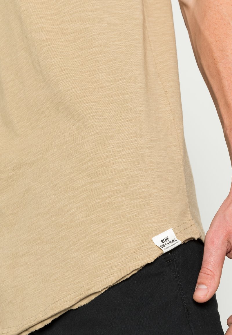 Herren T-Shirts basic | Only & Sons ONSBENNE LIFE LONGY TEE T-Shirt basic chinchilla/braun - SN02803 Herren T-Shirts basic | Only & Sons ONSBENNE LIFE LONGY TEE T-Shirt basic chinchilla/braun - SN02803