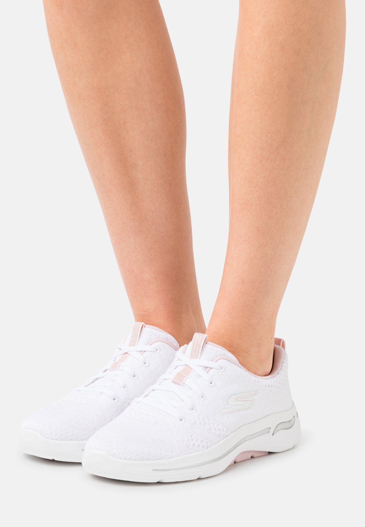 GO WALK ARCH FIT LACE UP