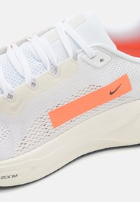 Nike Performance AIR ZOOM PEGASUS 41 - Zapatillas running asfalto - white/armory navy/hyper crimson/pale ivory