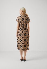 Object OBJBERRY LONG DRESS  - Marškininė suknelė - incense/black