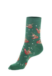 Grüne Socken mit einem wiederholten Muster von Rentieren mit roten Hüten und Schals, akzentuiert von weißen Schneeflocken auf grünem Hintergrund.