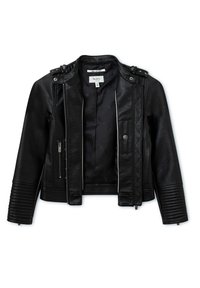 Czarna skórzana kurtka z pikowanymi, wypełnionymi rękawami, kieszenią na zamek błyskawiczny, detalami na zatrzaski oraz otwartym przodem, odkrywającym podszewkę z logo w środku.