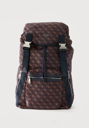 Sac à dos Guess bleu marine et marron à motifs, zips argentés, poche avant, fermeture cordon et bretelles réglables avec boucles métalliques.