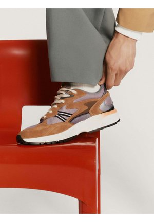 HOFF SOUTH CAROLINA  - Baskets basses - brown