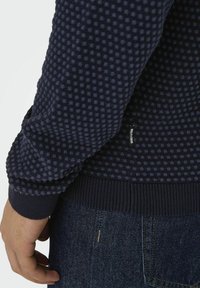 Only & Sons LEGERER GEPUNKTETER LONGSLEEVE - Jersey de punto - navy blazer