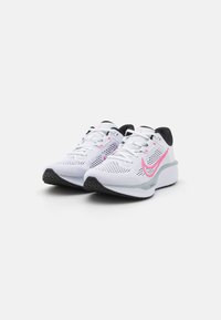 Nike Performance QUEST 6 - Zapatillas running asfalto - white/black/pinksicle/wolf grey