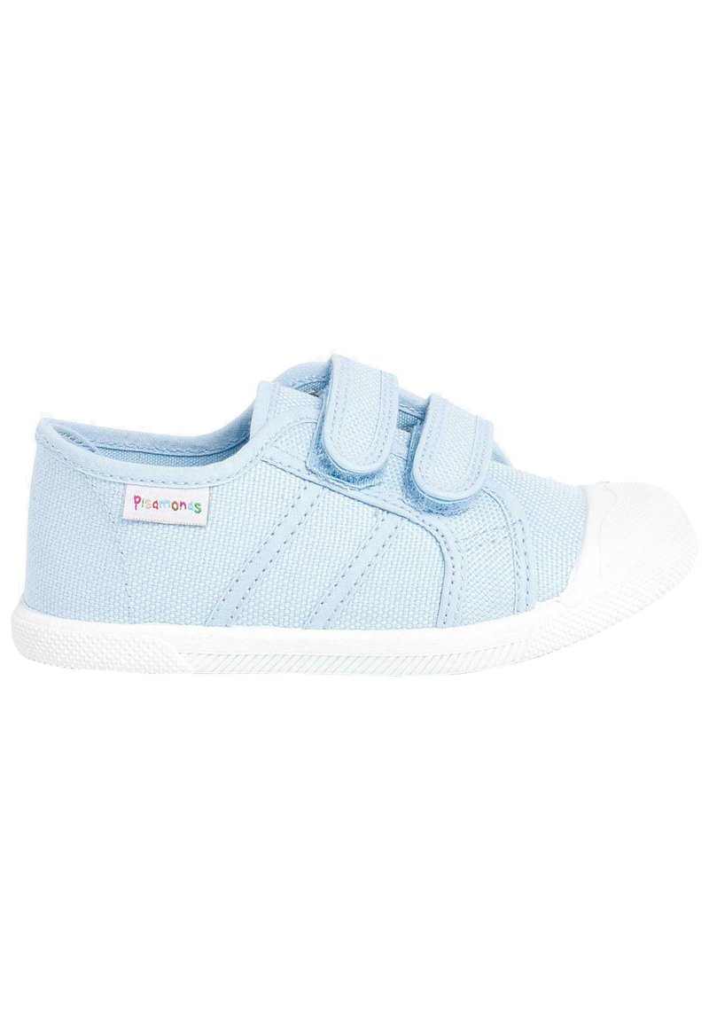 Scarpa in tela azzurra chiara con doppie fasce in velcro, punta in gomma bianca e tessuto testurizzato. Presenta accenti cuciti sui lati.