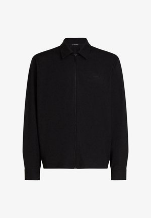 Čierna bunda s dlhým rukávom na zips, golierom a jemným logom na ľavej strane hrude, pohľad spre predok na bielom pozadí.