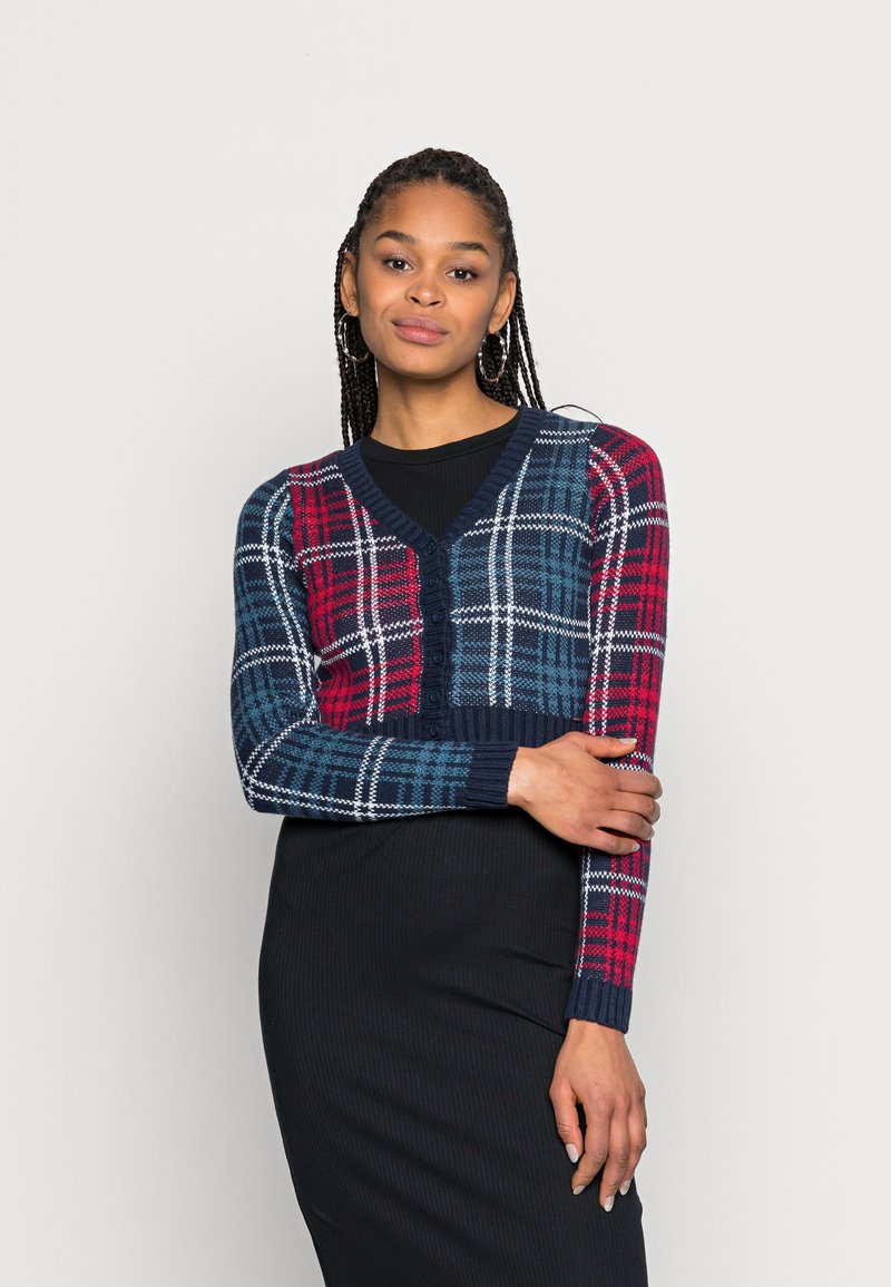 Damen Strickjacken | Hollister Co. CROP CARDI Strickjacke dark ground plaid/dunkelblau - JA53476 Damen Strickjacken | Hollister Co. CROP CARDI Strickjacke dark ground plaid/dunkelblau - JA53476