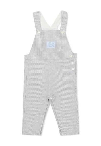 Salopette a righe in cotone grigio e bianco, con spalline regolabili, bottoni laterali e una tasca frontale con una etichetta azzurro chiaro.