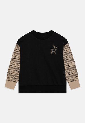 Suéter negro de cuello redondo con mangas beige estampadas y un pequeño icono de alce en el pecho izquierdo.