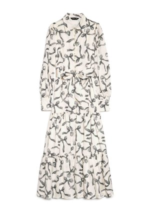 Robe à manches longues avec un col, motif ruban noir et blanc, taille ceinturée, jupe à volants et détails à boutons.