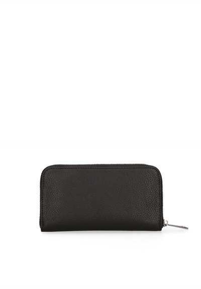 Portefeuille zippé en cuir noir texturé avec tirette de fermeture éclair argentée, présenté fermé sur un fond blanc.