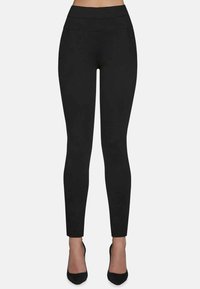 Czarne legginsy z wysokim stanem, charakteryzujące się gładką teksturą i dopasowanym krojem. Brak widocznych wzorów lub detali metalowych.