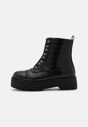 Stivaletti con plateau - black