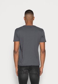 Alpha Industries Triko s potiskem - grey