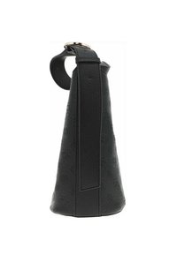 Borsa a mano in pelle nera con motivo impresso. Presenta una forma strutturata e una larga tracolla, mettendo in evidenza una texture liscia.