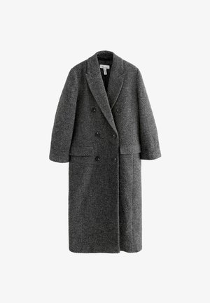 Cappotto doppiopetto in misto lana grigio con colletto a scollo, maniche ampie e due tasche anteriori. Finitura testurizzata su tutta la superficie.