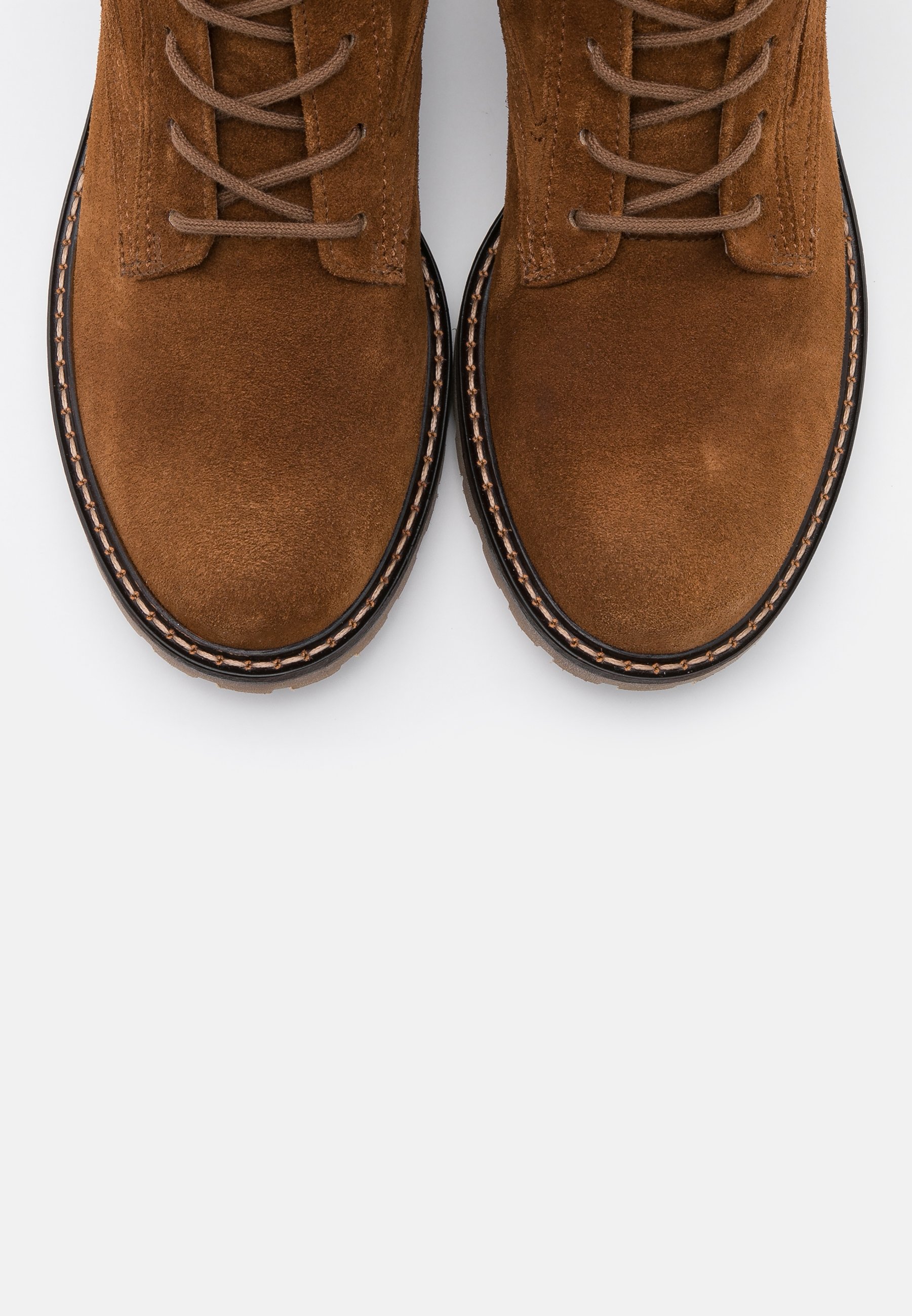 frye holden chukka