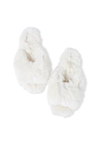 Pantofole bianche e morbide con una superficie testurizzata, dotate di un design con punta aperta e un morbido rivestimento interno per il comfort.
