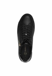 Sneaker neri in pelle con chiusura a lacci, dettaglio con zip sul lato e suola interna testurizzata con logo a forma di cuore. Finitura liscia.