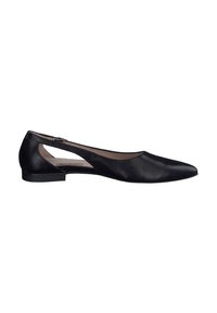 Ballerines en cuir noir avec un bout pointu, découpes sur les côtés et un petit talon. Texture lisse avec des accents minimaux et un design épuré.