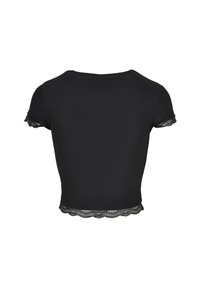 Černý žebrovaný krátký crop top s krajkovým lemem na rukávech a spodním okraji, zobrazený zezadu na bílém pozadí.