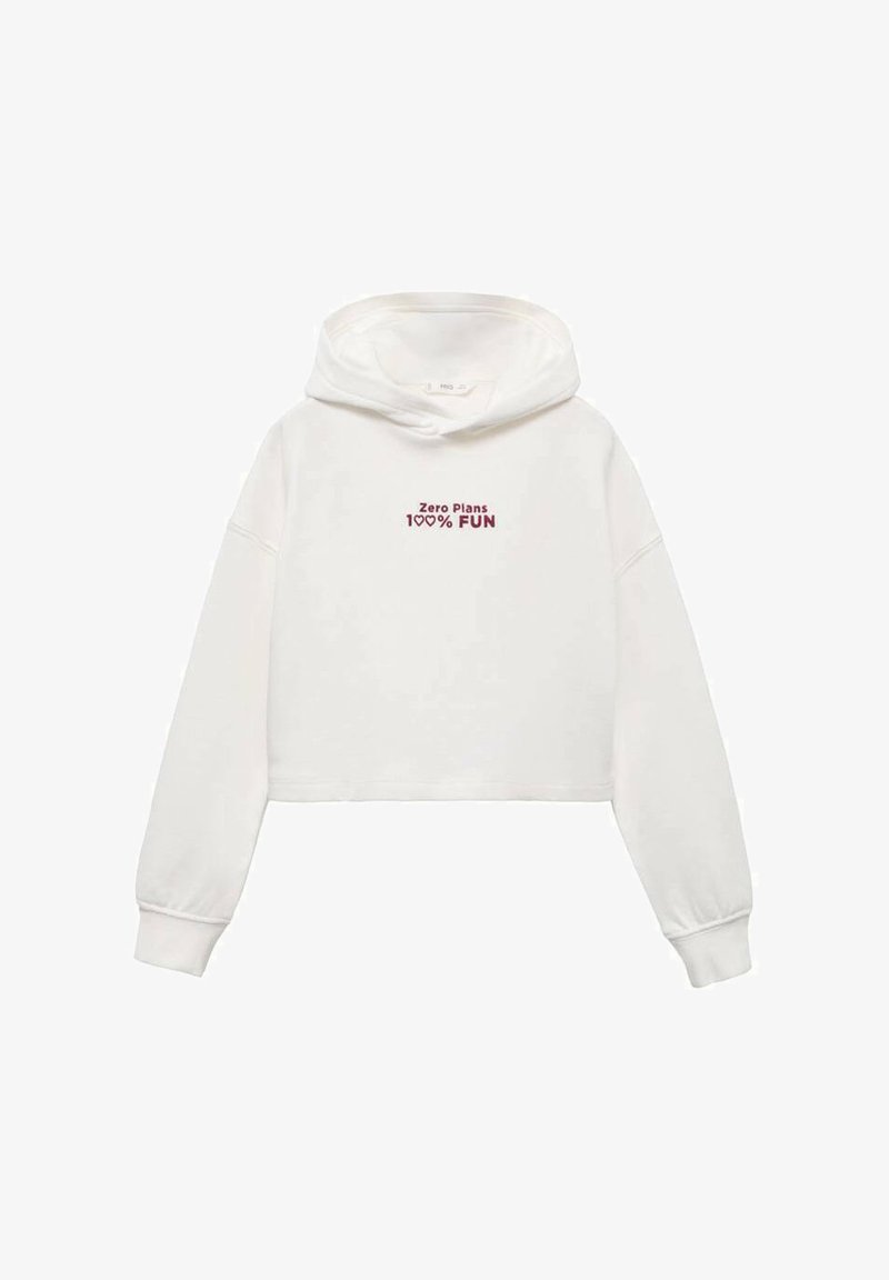 Bílá zkrácená mikina s kapucí vyrobená z měkké látky. Má velkou kapuci, dlouhé rukávy a na přední straně červený text "Žádné plány 100% ZÁBAVA".