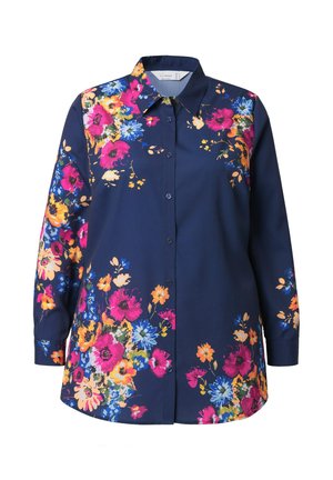 Chemise marine à motif floral en rose, orange et bleu. Présente un col, des manches longues et une fermeture à boutons. Texture de tissu lisse.