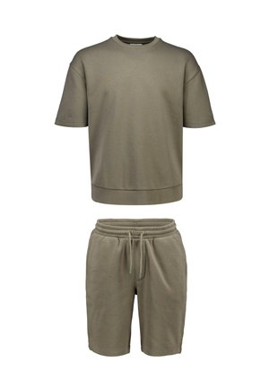 Olivgrünes Kurzarm-Oberteil mit Rundhalsausschnitt und passenden knielangen Shorts mit Kordelzug aus Freizeitstoff.