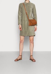 OPUS Vestito casual - khaki