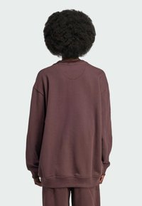 adidas Originals ESSENTIALS OVERSIZED - Sudadera - shadow brown