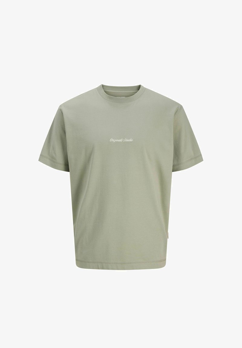 Tricou scurt cu mânecă scurtă de culoare verde deschis, cu guler rotund și text alb "Originals Studio" centrat pe piept.