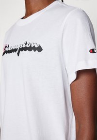 Champion GRAPHIC CREWNECK - Apdrukāts T-krekls - white