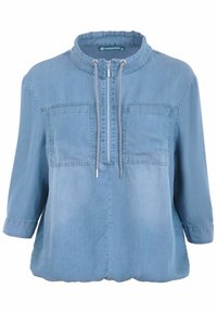 Hellblaues, kurzärmeliges Denimhemd mit rundem Ausschnitt, Frontreißverschluss und zwei Brusttaschen. Weiches Material mit lockerer Passform.