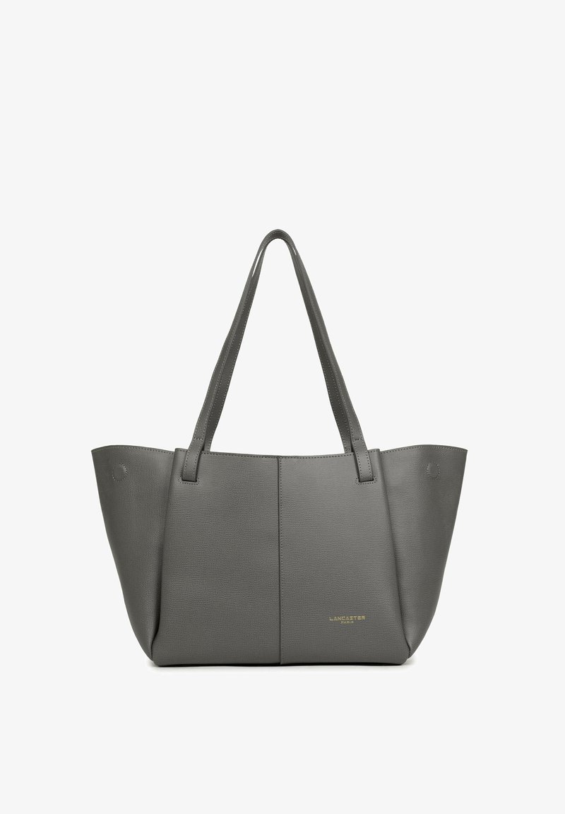 Sac fourre-tout en cuir gris avec deux bretelles et petit logo doré "Lancaster Paris" sur le devant, en bas à droite.