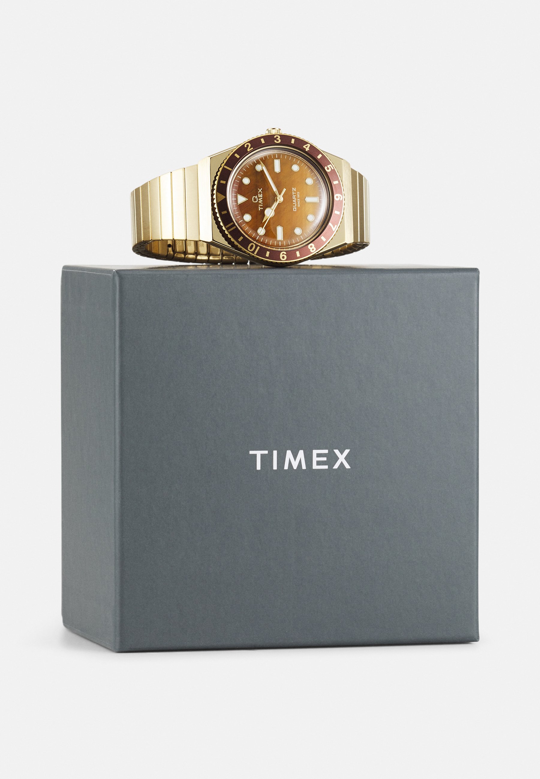 時計 Q Timex Gold Q Timex® Chronograph 40mm Leather Strap Watch - TW2W64400 | Timex UK