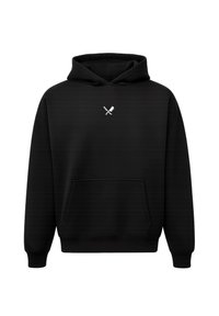 Czarna bluza z kapturem wykonana z miękkiego materiału, z przednią kieszenią oraz małym białym nadrukiem przedstawiającym skrzyżowane noże na piersi.