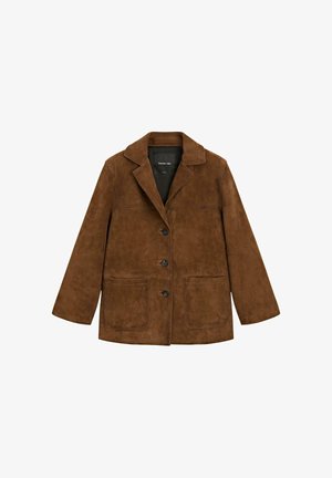 Brązowa zamszowa kurtka z kołnierzem, zapinana z przodu na guziki, z dwoma kieszeniami na ręce. Charakteryzuje się luźnym krojem i widocznymi detalami przeszyć.