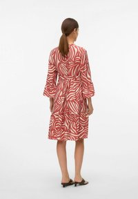 Vero Moda Kasdienė suknelė - marsala