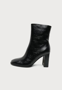Επιλέχθηκε, black
