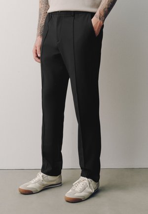 Next, REGULAR FIT - SMART MOTIONFLEX WITH ELASTICATED WAIST - Broek - black