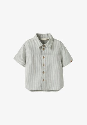 Chemise à manches courtes, rayée gris clair et blanc, à boutons en bois et col, conçue pour les enfants.