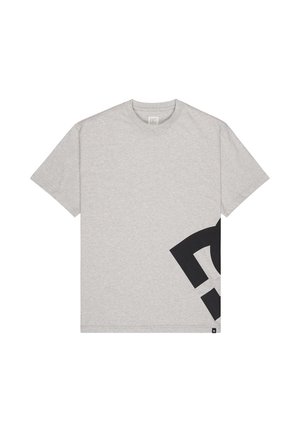 T-shirt en coton gris à manches courtes et col rond. Présente un grand motif graphique noir dans le coin inférieur gauche.